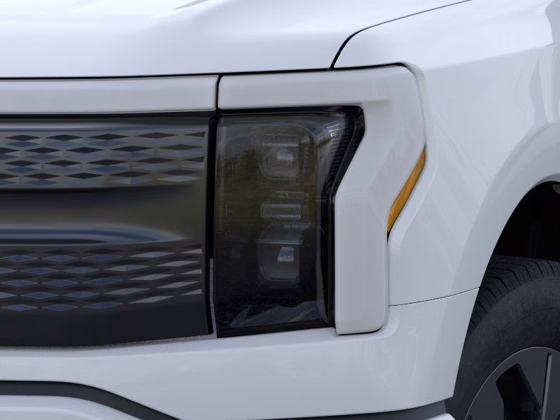 2025 Oxford White Ford F-150 Lightning Flash AWD Truck
