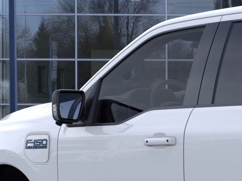 2025 Oxford White Ford F-150 Lightning Flash AWD Truck
