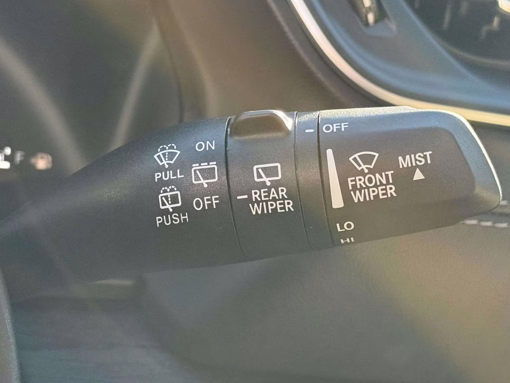 2025 Bright White Clearcoat Jeep Grand Cherokee Limited 4X4 SUV