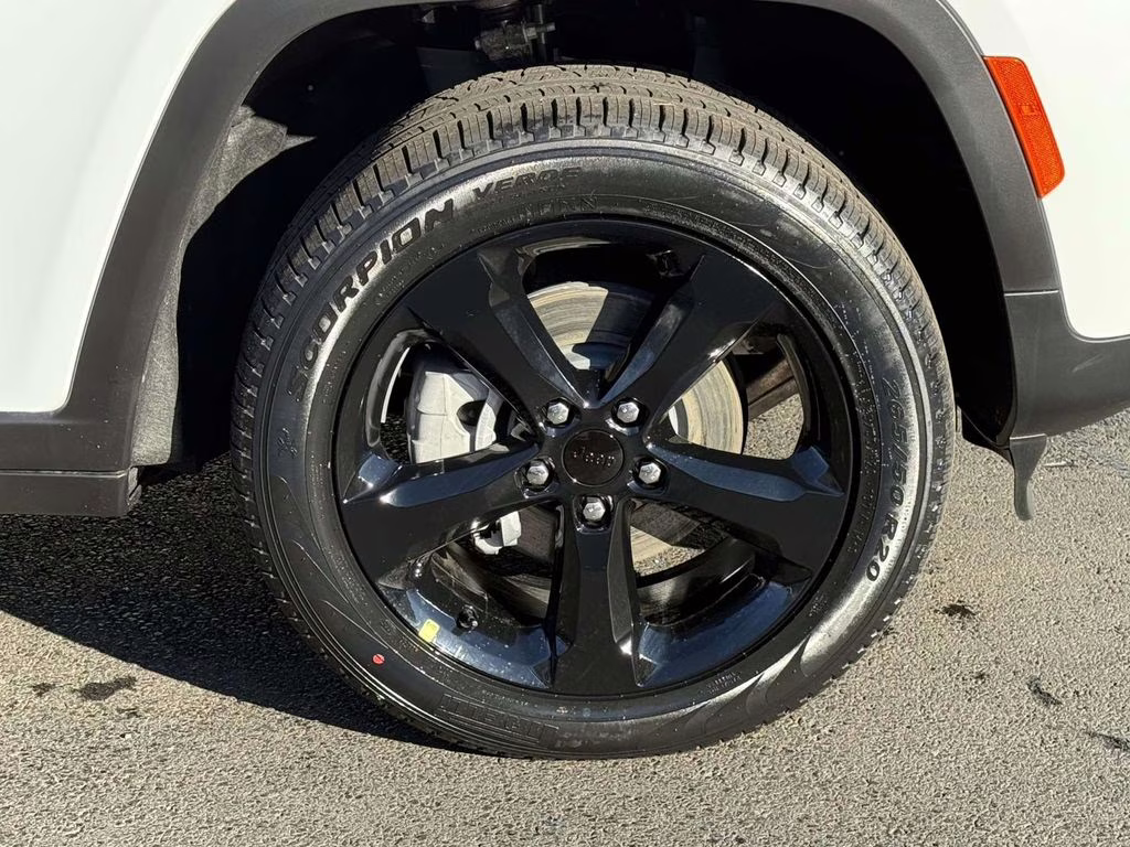 2025 Bright White Clearcoat Jeep Grand Cherokee Limited 4X4 SUV