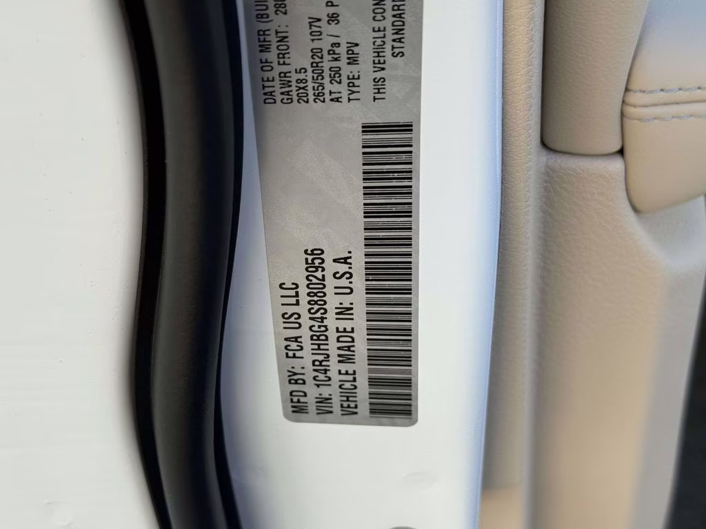 2025 Bright White Clearcoat Jeep Grand Cherokee Limited 4X4 SUV