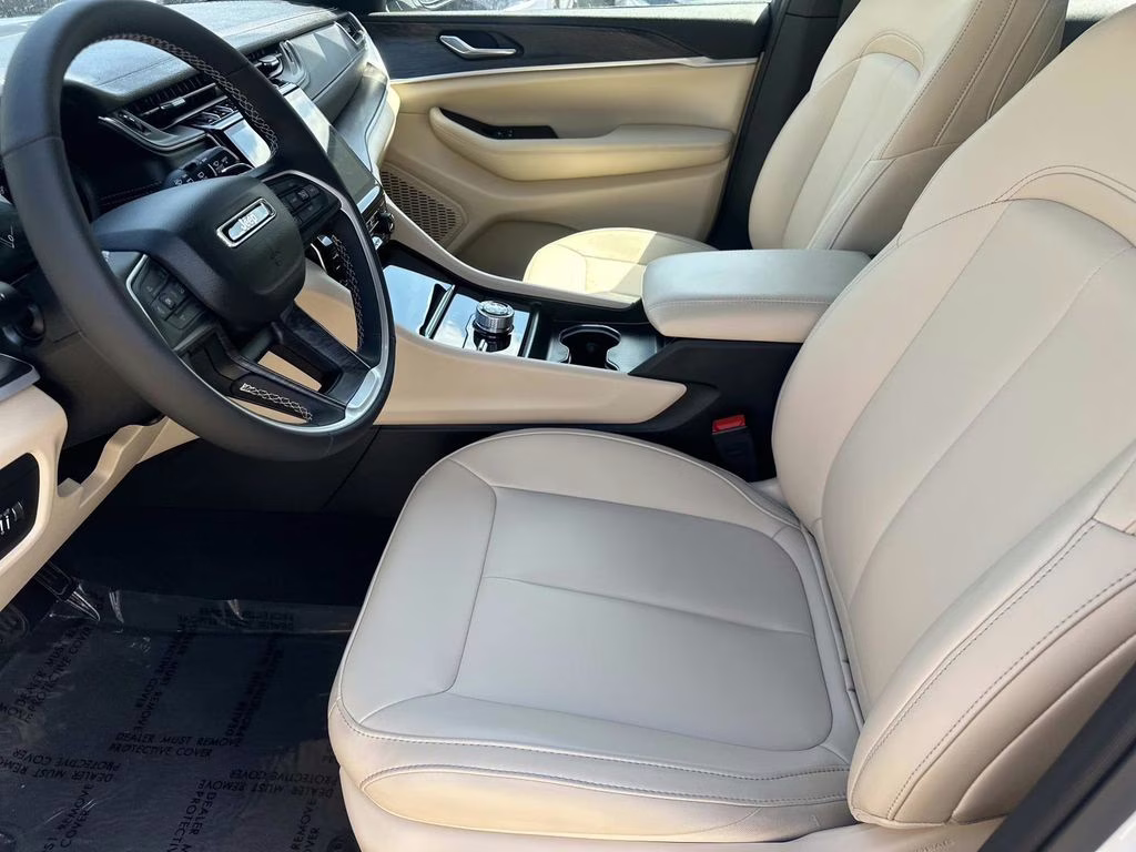 2025 Bright White Clearcoat Jeep Grand Cherokee Limited 4X4 SUV