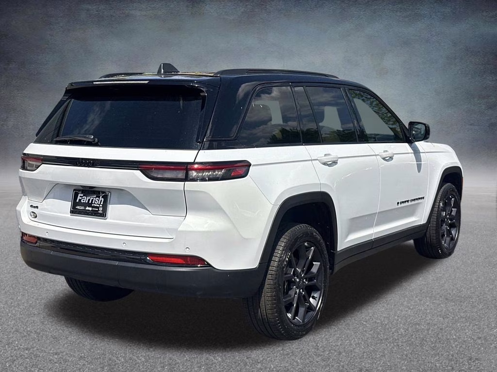 2025 Bright White Clearcoat Jeep Grand Cherokee Limited 4X4 SUV