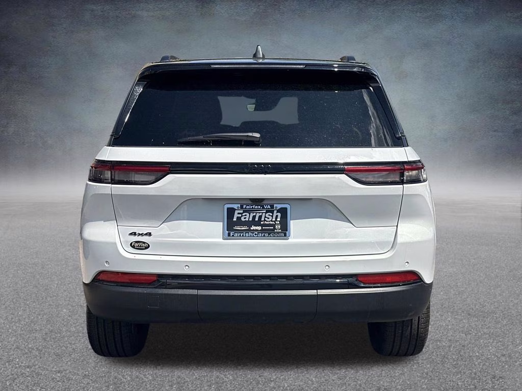 2025 Bright White Clearcoat Jeep Grand Cherokee Limited 4X4 SUV