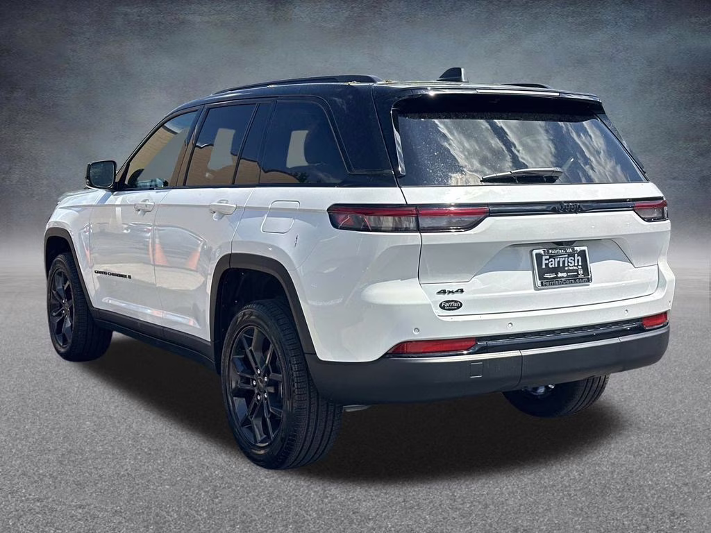 2025 Bright White Clearcoat Jeep Grand Cherokee Limited 4X4 SUV