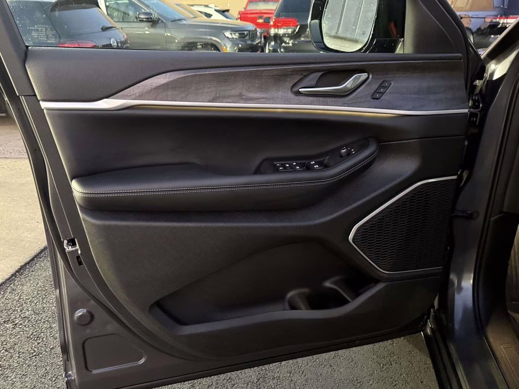 2026 Baltic Gray Metallic Clearcoat Jeep Grand Cherokee Limited 4X4 SUV