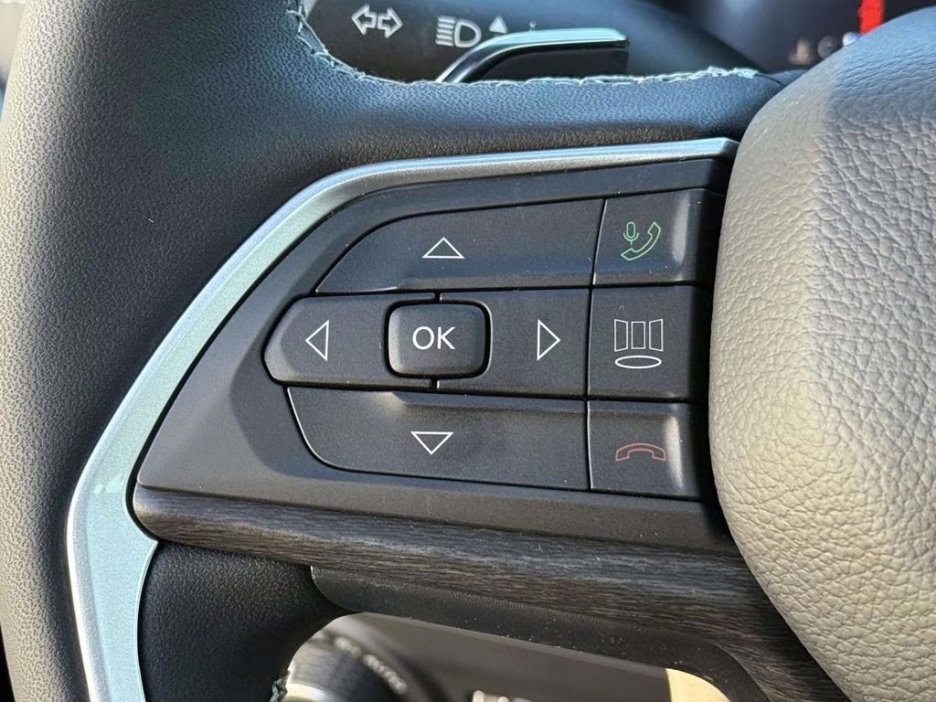 2025 Diamond Black Crystal Pearlcoat Jeep Grand Cherokee L Limited 4X4 SUV