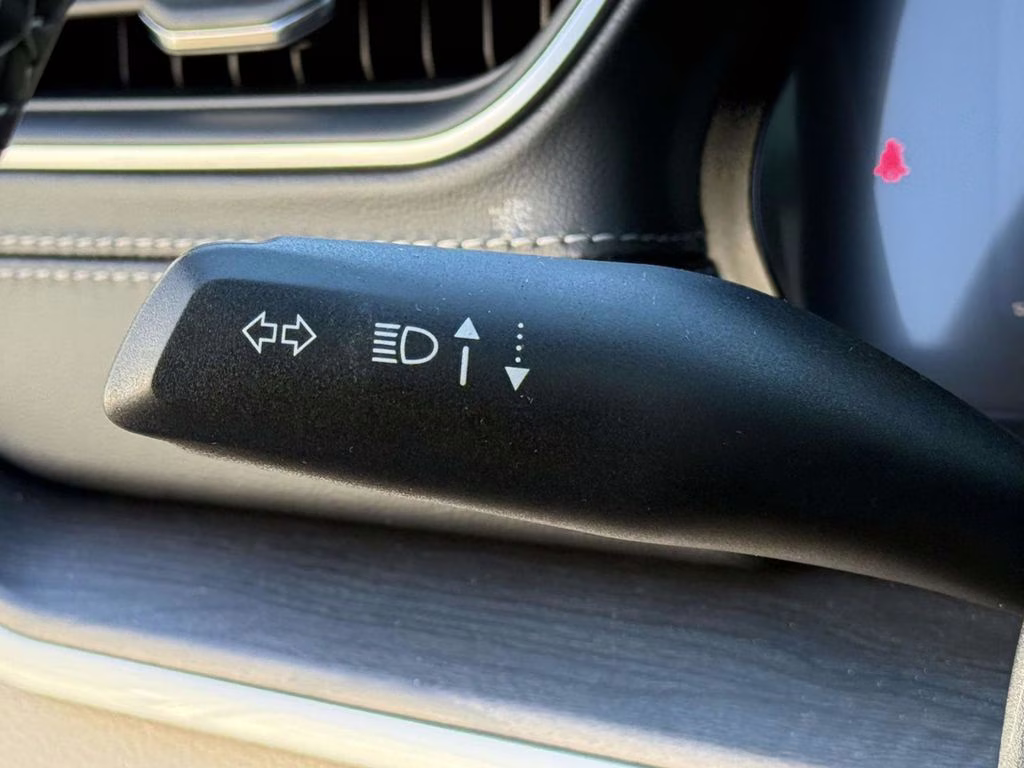 2025 Diamond Black Crystal Pearlcoat Jeep Grand Cherokee L Limited 4X4 SUV