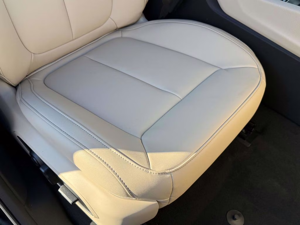 2025 Diamond Black Crystal Pearlcoat Jeep Grand Cherokee L Limited 4X4 SUV