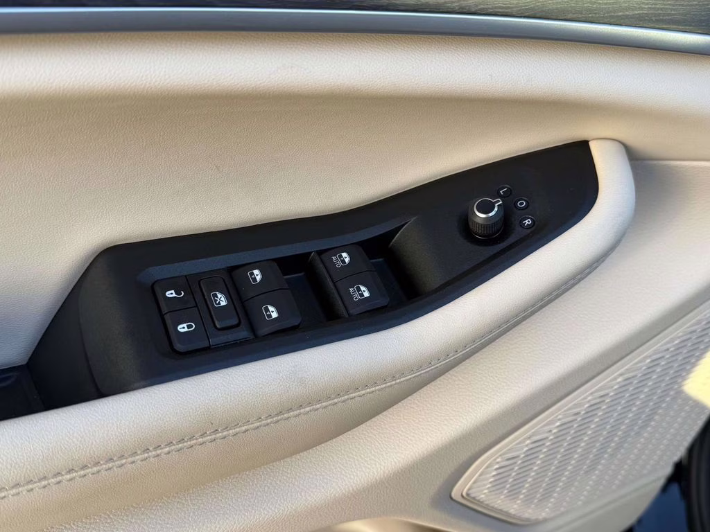 2025 Diamond Black Crystal Pearlcoat Jeep Grand Cherokee L Limited 4X4 SUV