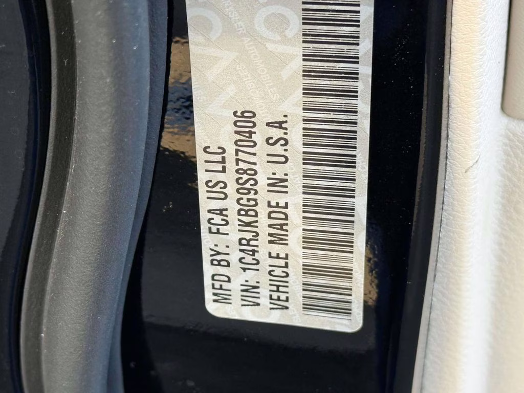 2025 Diamond Black Crystal Pearlcoat Jeep Grand Cherokee L Limited 4X4 SUV