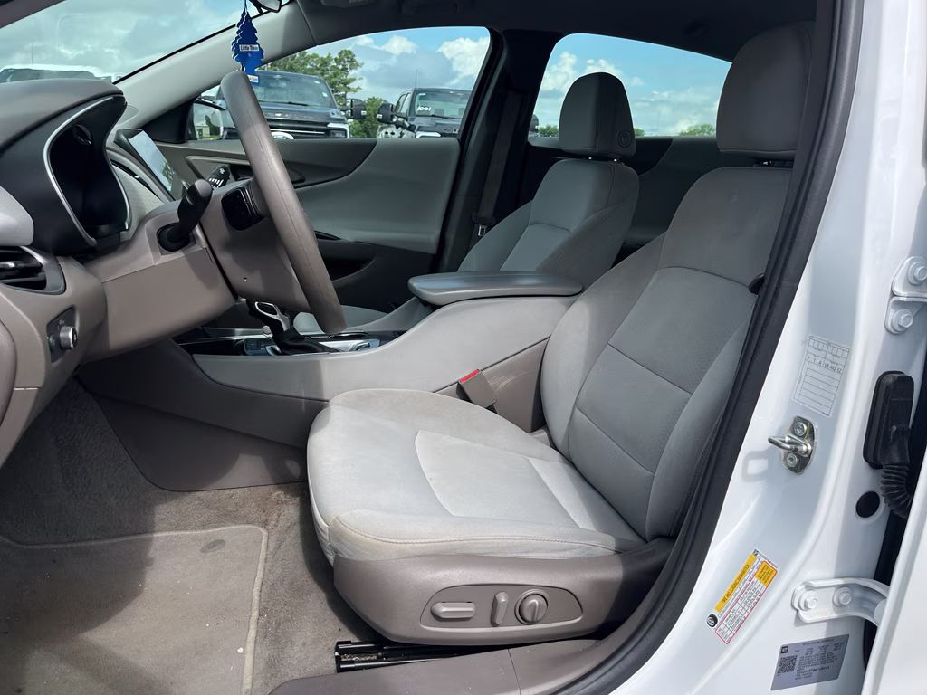 2022 Summit White Chevrolet Malibu LT FWD Sedan