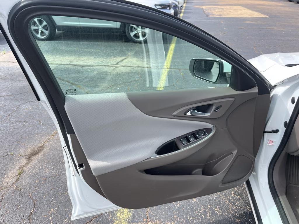 2022 Summit White Chevrolet Malibu LT FWD Sedan