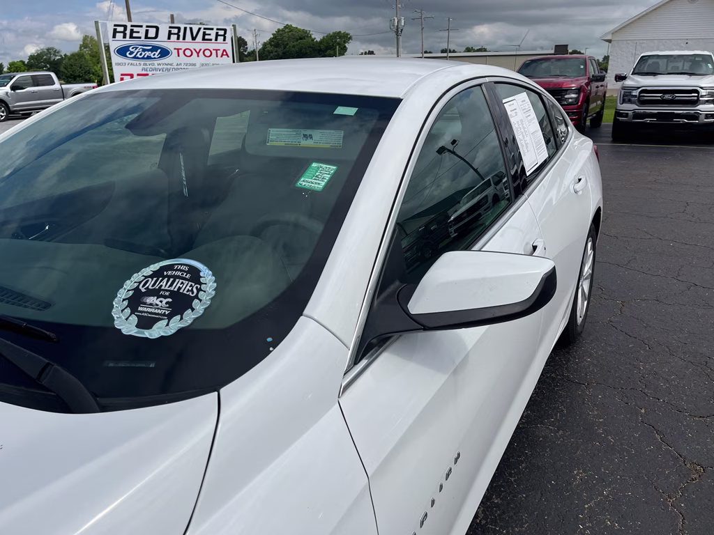 2022 Summit White Chevrolet Malibu LT FWD Sedan