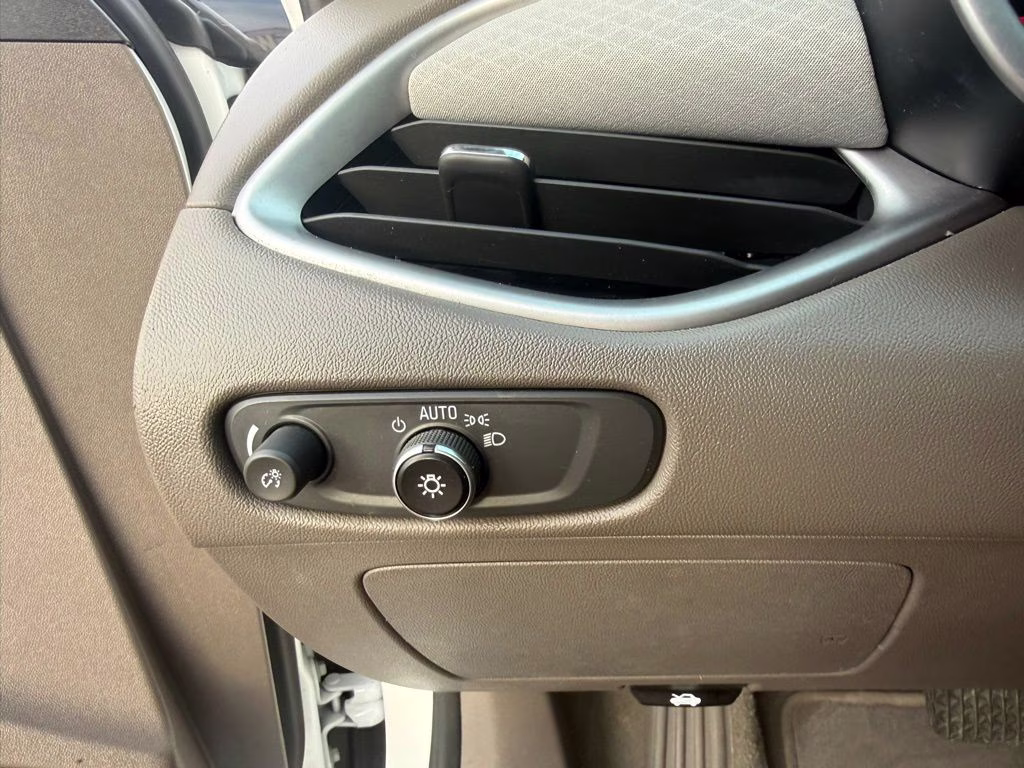 2022 Summit White Chevrolet Malibu LT FWD Sedan