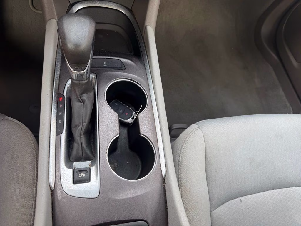 2022 Summit White Chevrolet Malibu LT FWD Sedan