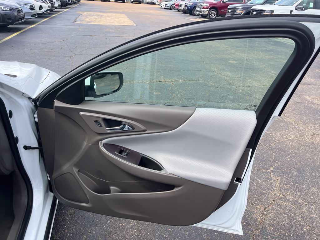 2022 Summit White Chevrolet Malibu LT FWD Sedan