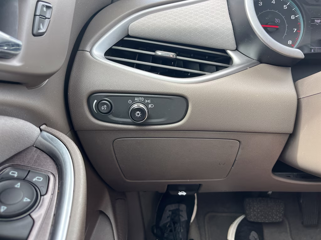 2022 Summit White Chevrolet Malibu LT FWD Sedan