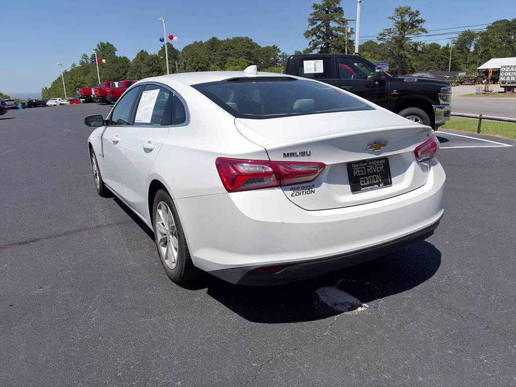 2022 Summit White Chevrolet Malibu LT FWD Sedan