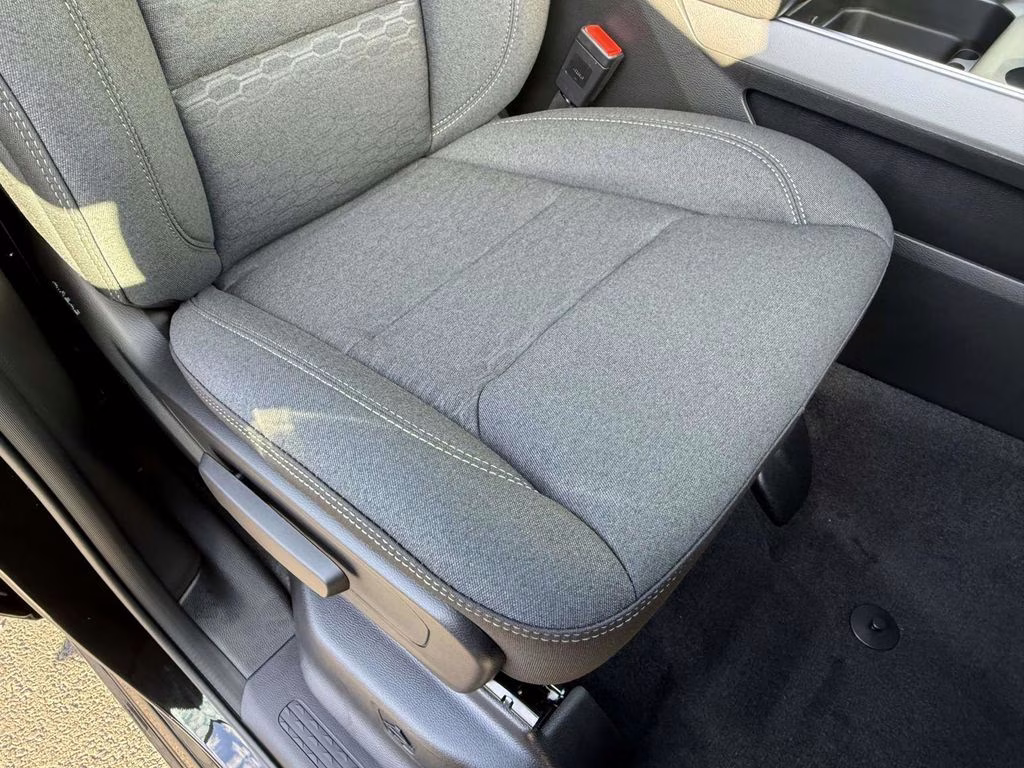 2026 Diamond Black Crystal Pearlcoat Ram 1500 Big Horn/Lone Star 4X4 Truck