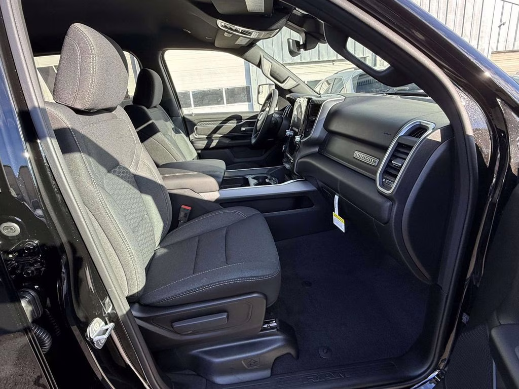 2026 Diamond Black Crystal Pearlcoat Ram 1500 Big Horn/Lone Star 4X4 Truck