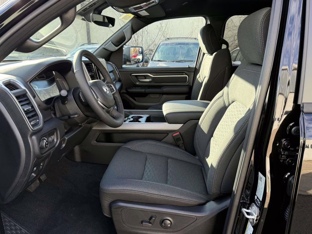 2026 Diamond Black Crystal Pearlcoat Ram 1500 Big Horn/Lone Star 4X4 Truck