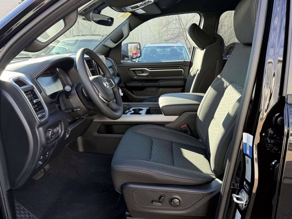 2026 Diamond Black Crystal Pearlcoat Ram 1500 Big Horn/Lone Star 4X4 Truck