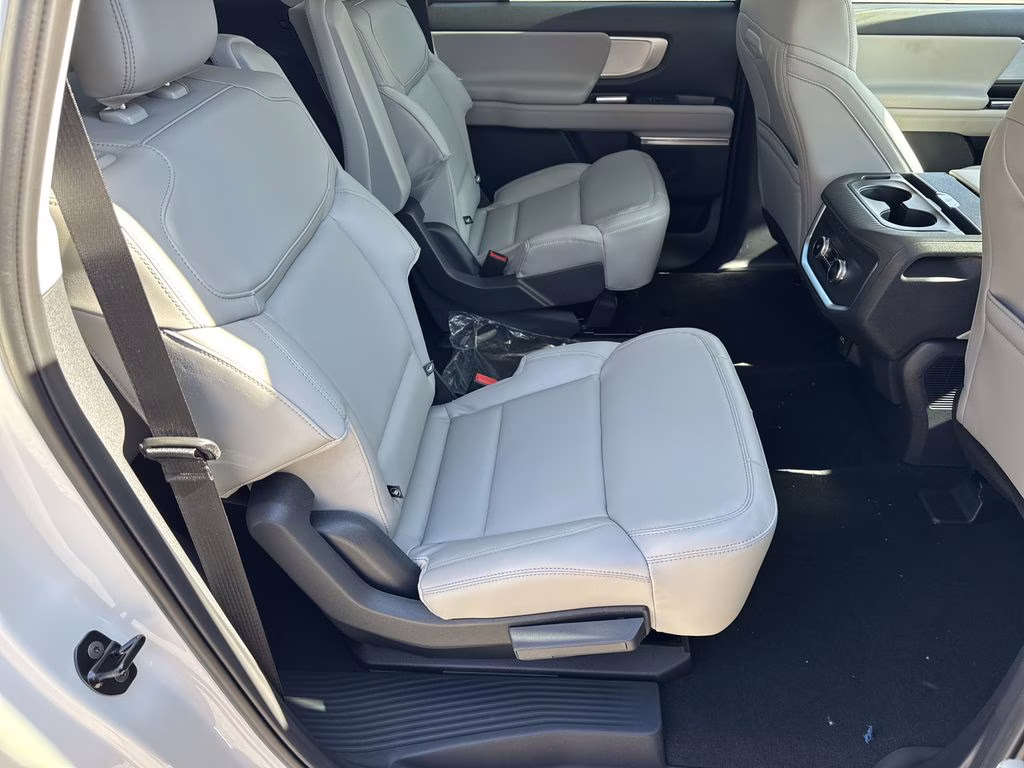 2026 White Metallic Ford Expedition Max Active RWD SUV