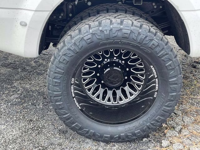 2026 White Metallic Ford Super Duty F-450 DRW Platinum 4X4 Truck