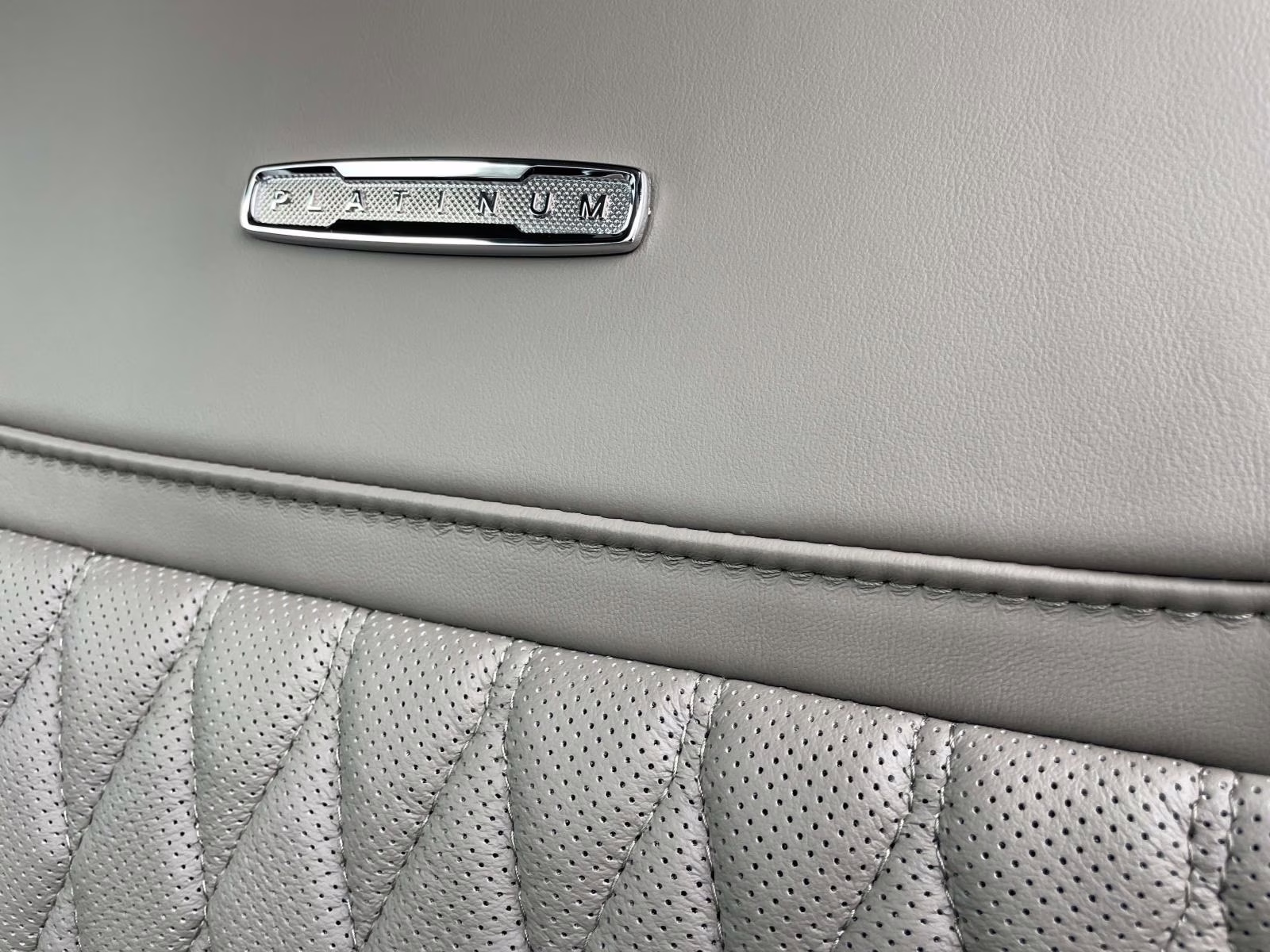 2026 White Metallic Ford Super Duty F-450 DRW Platinum 4X4 Truck