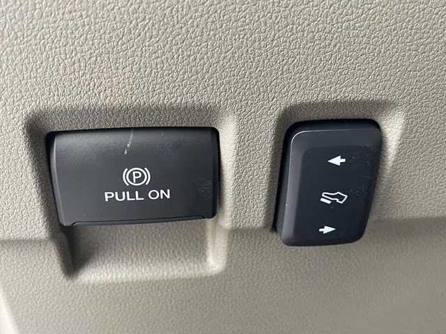 2026 White Metallic Ford Super Duty F-450 DRW Platinum 4X4 Truck