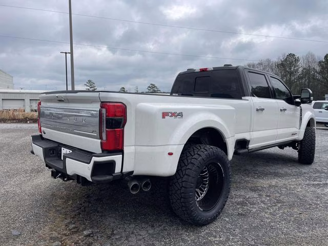 2026 White Metallic Ford Super Duty F-450 DRW Platinum 4X4 Truck