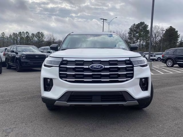 2026 Star White Metallic Tri-Coat Ford Explorer Active RWD SUV