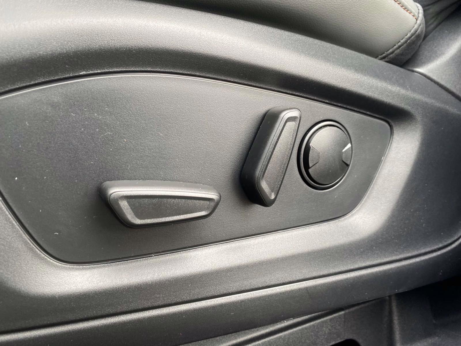 2026 Carbonized Gray Metallic Ford Explorer Active RWD SUV