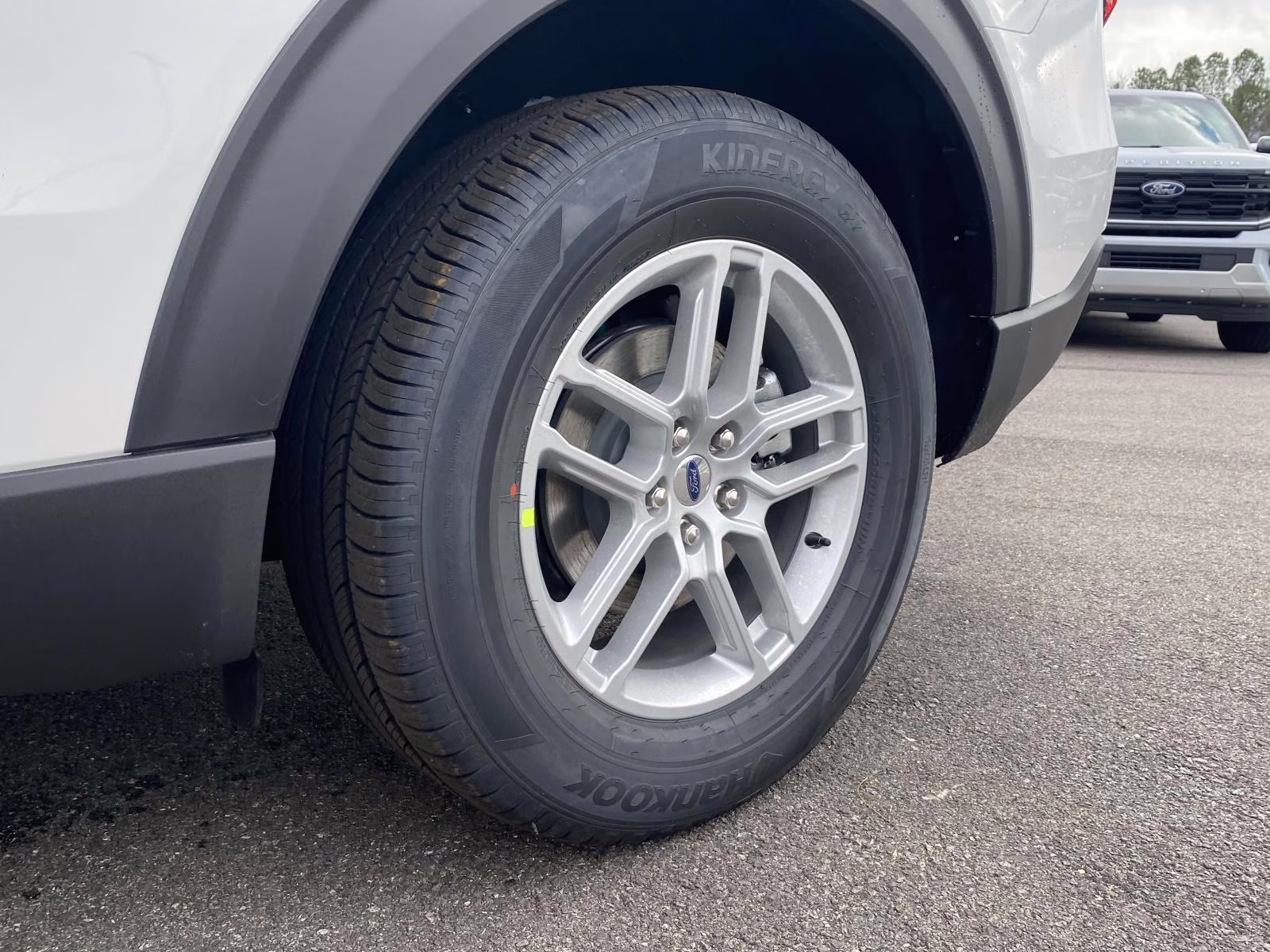 2026 Star White Metallic Tri-Coat Ford Explorer Active RWD SUV