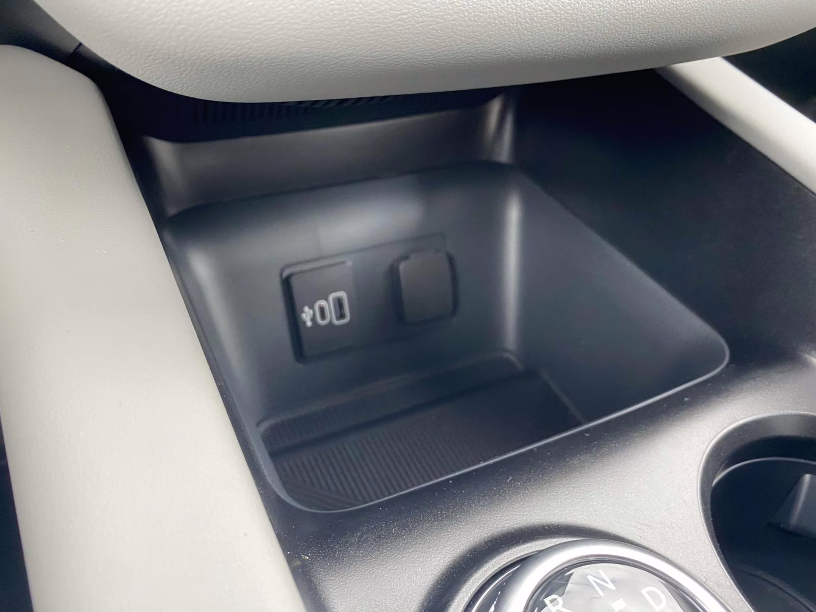 2026 Star White Metallic Tri-Coat Ford Explorer Active RWD SUV