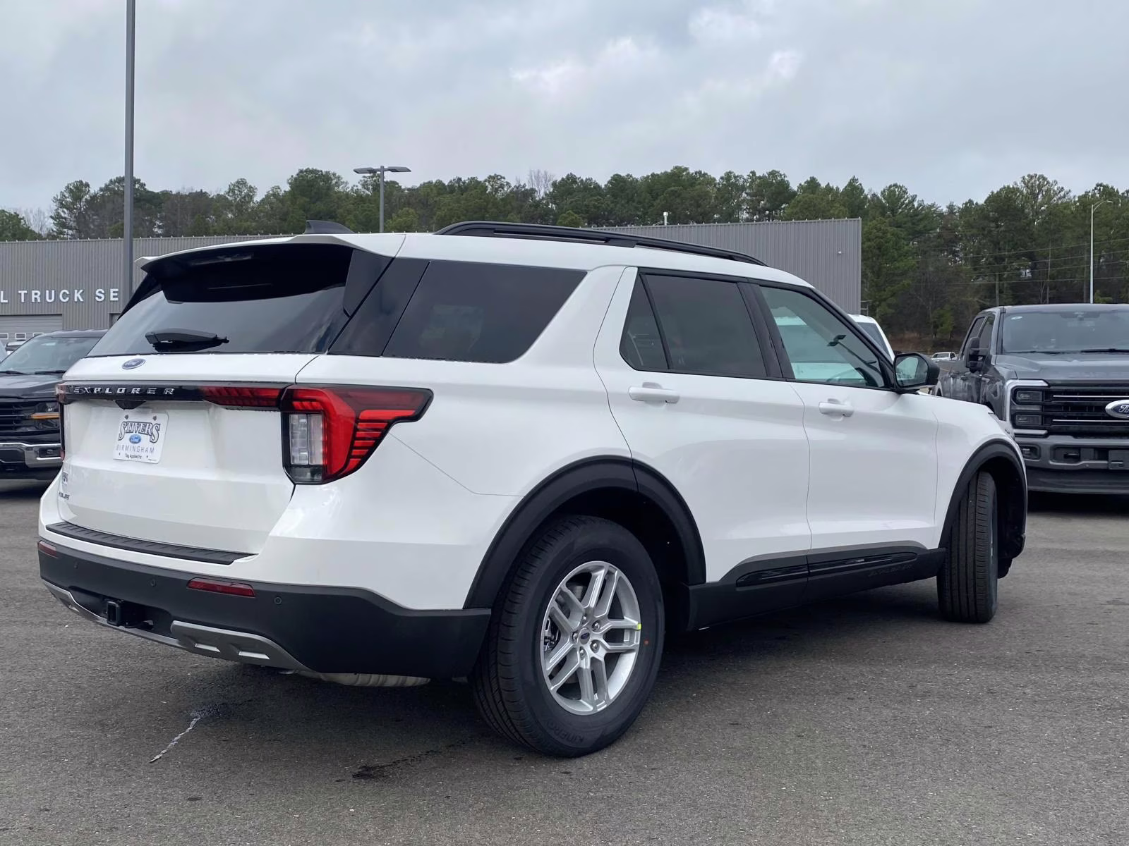 2026 Star White Metallic Tri-Coat Ford Explorer Active RWD SUV