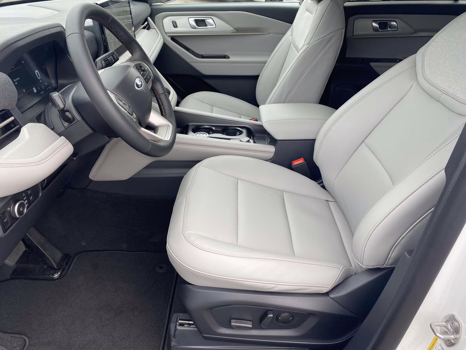 2026 Star White Metallic Tri-Coat Ford Explorer Active RWD SUV