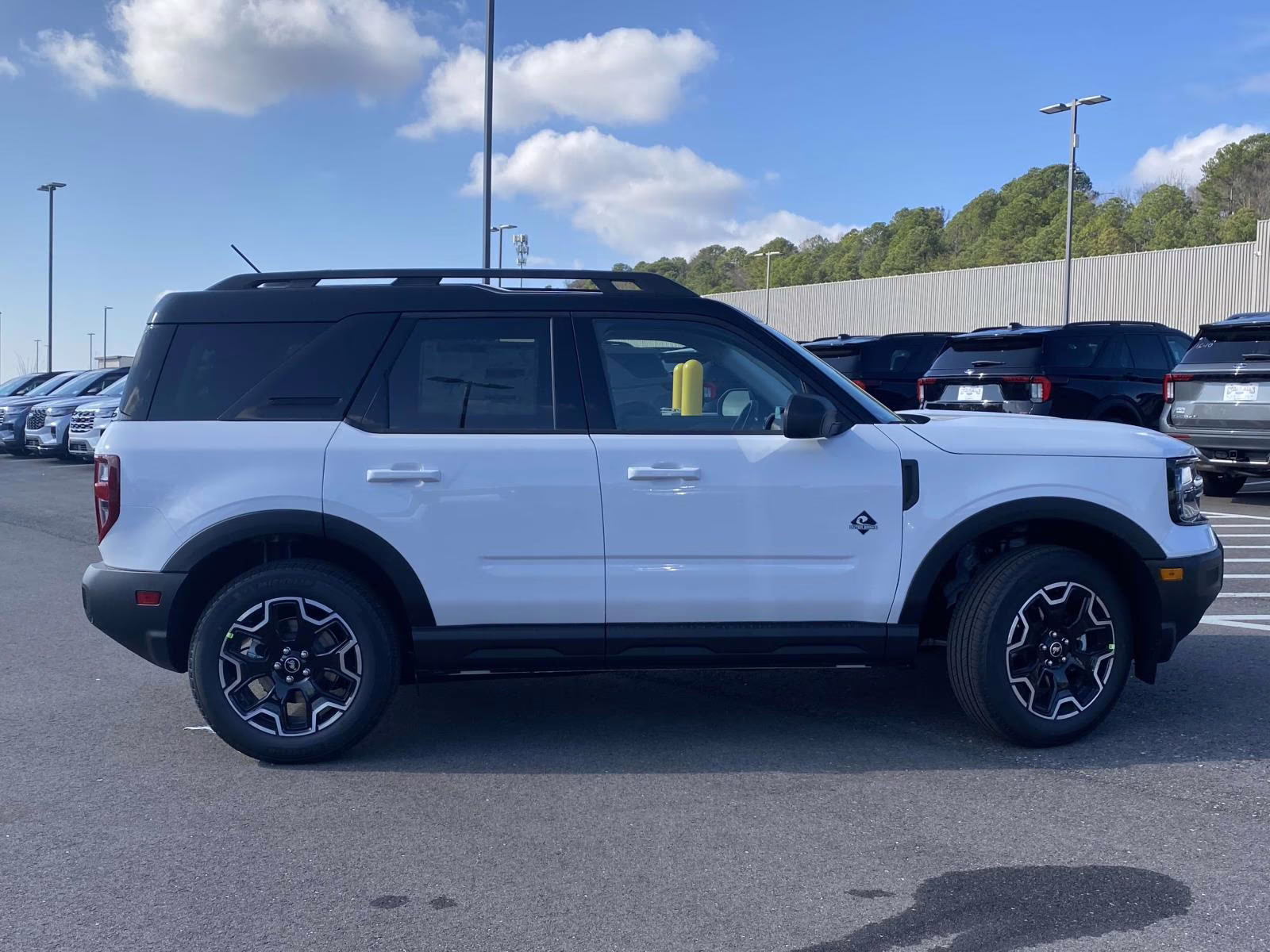 2025 Oxford White Ford Bronco Sport Outer Banks 4X4 SUV