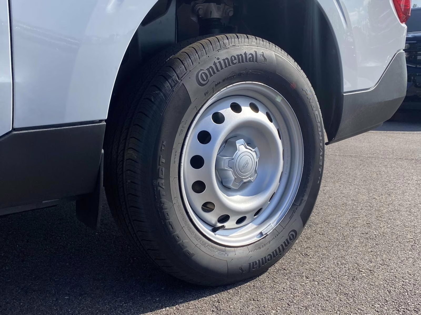 2026 White Metallic Ford Maverick XL AWD Truck