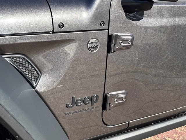 2026 Granite Crystal Metallic Clearcoat Jeep Wrangler Willys 4X4 Convertible