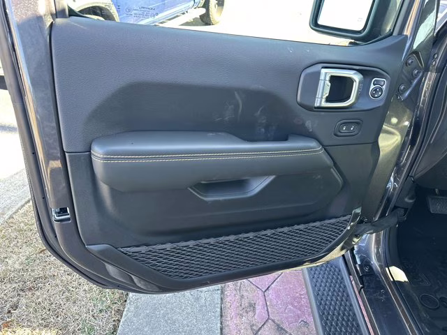 2026 granite crystal metallic clearcoat Jeep Wrangler Sahara 4X4 Convertible