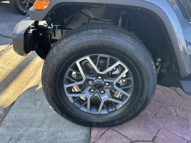 2026 granite crystal metallic clearcoat Jeep Wrangler Sahara 4X4 Convertible