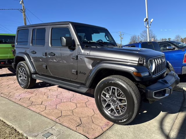 2026 granite crystal metallic clearcoat Jeep Wrangler Sahara 4X4 Convertible