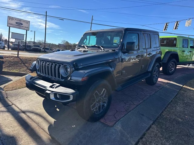 2026 granite crystal metallic clearcoat Jeep Wrangler Sahara 4X4 Convertible