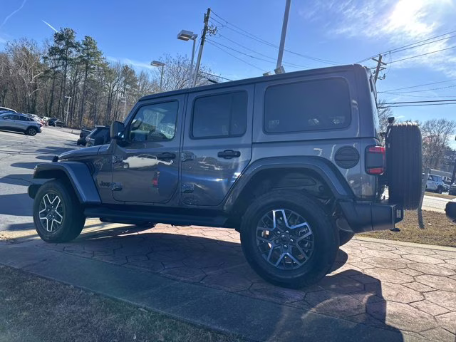 2026 granite crystal metallic clearcoat Jeep Wrangler Sahara 4X4 Convertible