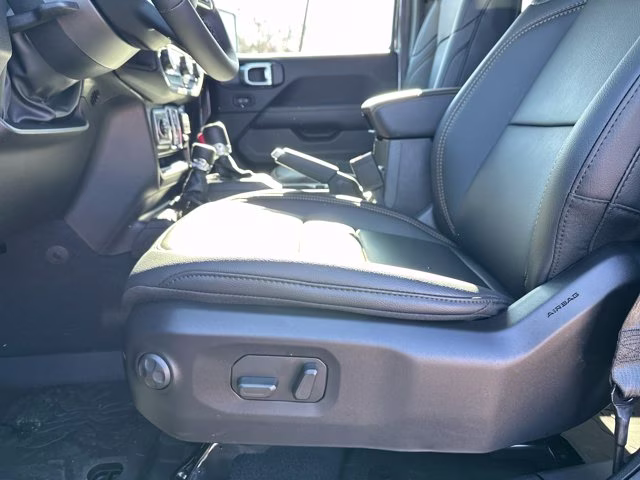 2026 granite crystal metallic clearcoat Jeep Wrangler Sahara 4X4 Convertible