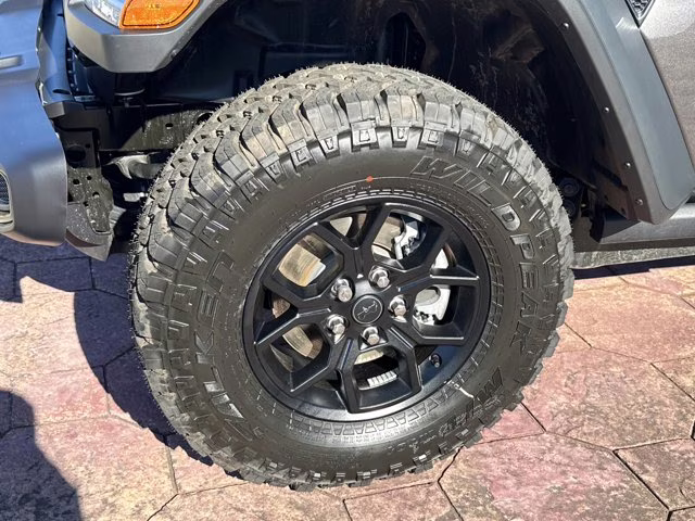 2026 Granite Crystal Metallic Clearcoat Jeep Wrangler Willys 4X4 Convertible