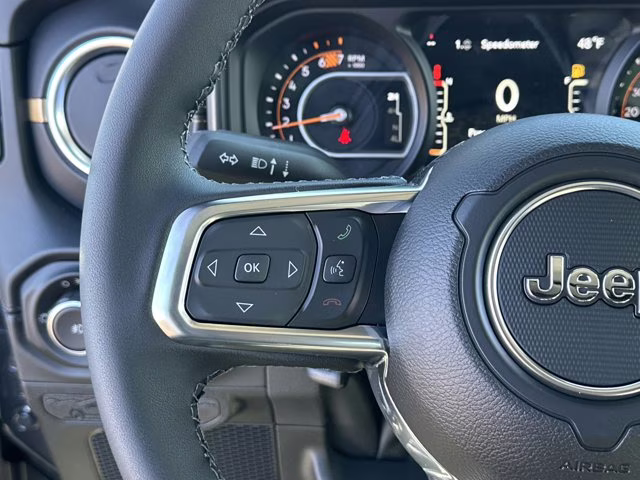 2026 granite crystal metallic clearcoat Jeep Wrangler Sahara 4X4 Convertible