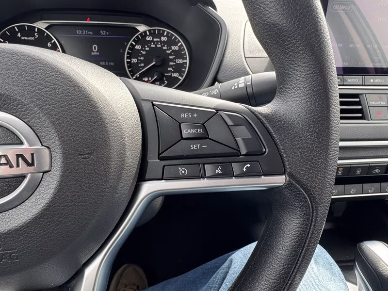2022 Gun Metallic Nissan Altima 2.5 SV AWD Sedan